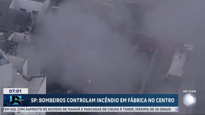Bombeiros controlam incêndio em fábrica no centro de São Paulo