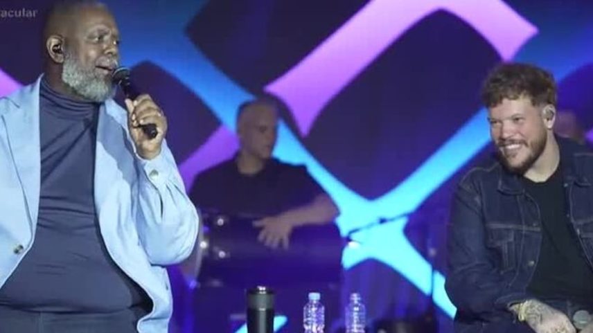 Péricles e Ferrugem no show 'As Vozes' na zona oeste do Rio de Janeiro