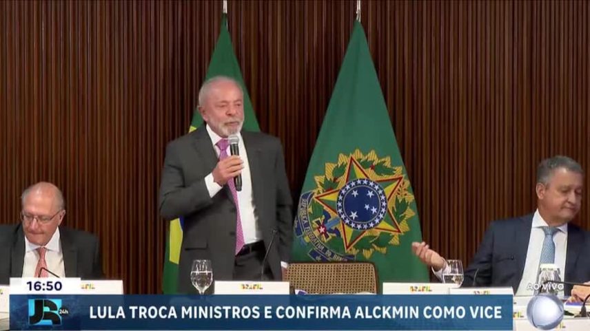 Lula anuncia troca de ministros e confirma Geraldo Alckmin como vice na disputa pela reeleição