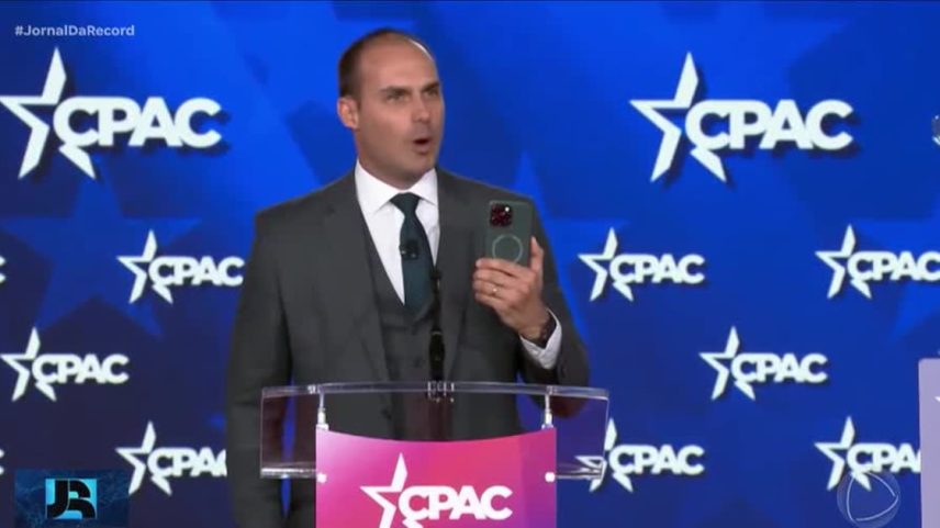 Defesa de Jair Bolsonaro diz que ele não teve acesso a vídeo gravado pelo filho, Eduardo Bolsonaro