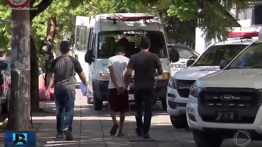 RS: superlotação carcerária faz presos aguardarem transferências dentro de viaturas