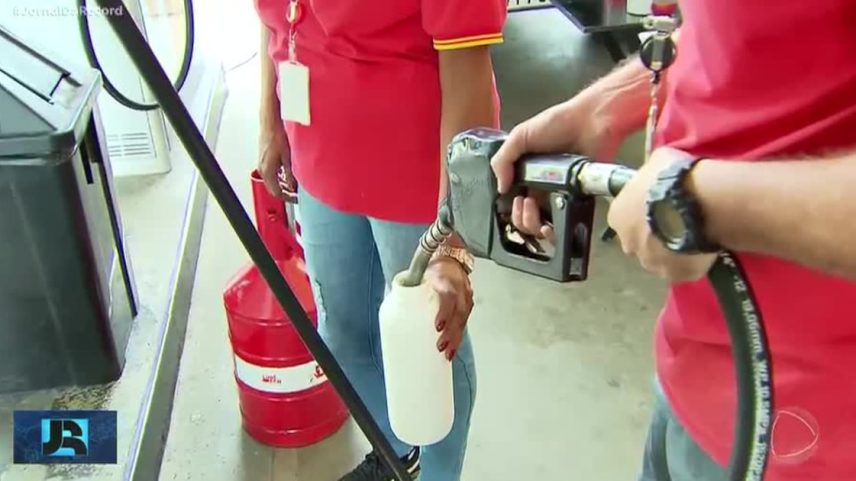 PRF e Secretaria Nacional do Consumidor fiscalizam postos em rodovias de SP por preços abusivos