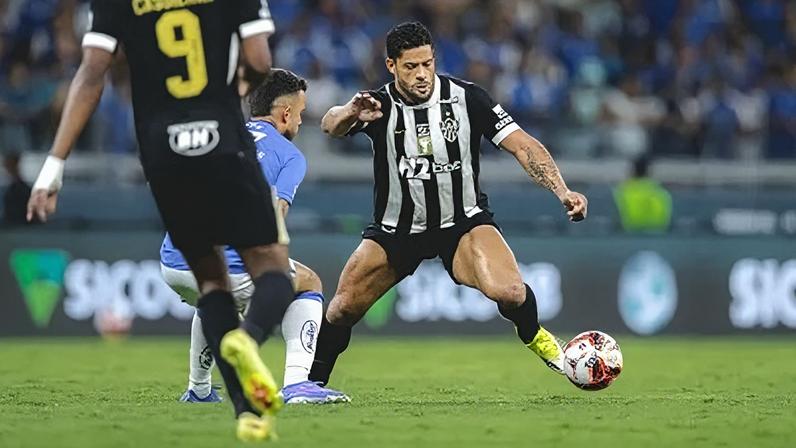 Hulk em ação na final do Campeonato Mineiro contra o Cruzeiro