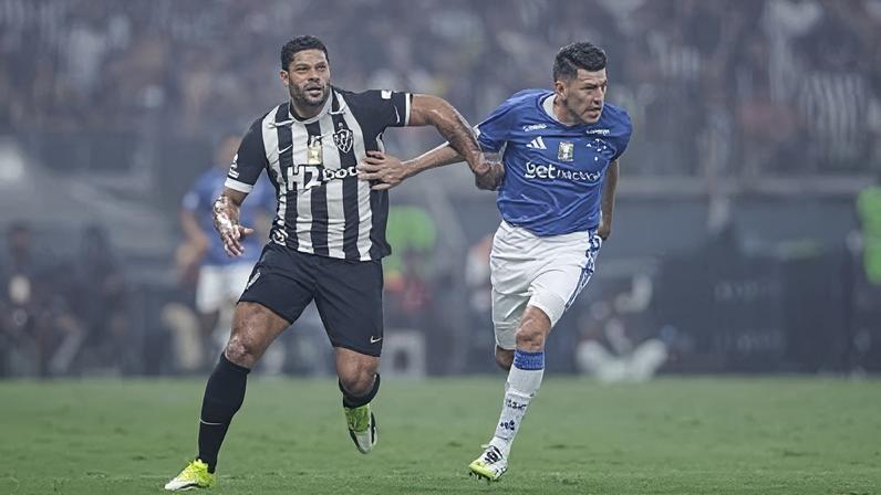 Hulk e Villalba disputam jogada na final do Mineiro