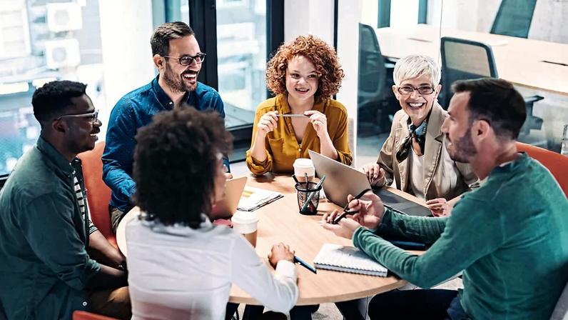 Geração Z valoriza home-office, Millennials bônus, Baby Boomers inovação: veja o que realmente importa no emprego