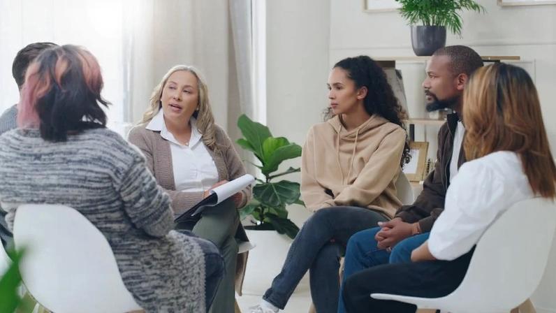 Empresas brasileiras ainda não consolidaram a gestão de riscos psicossociais, aponta pesquisa reunião saúde mental no trabalho e riscos psicossociais