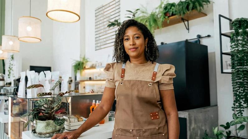 Brasil tem 2,6 milhões de empreendedoras jovens, metade com renda comprometida