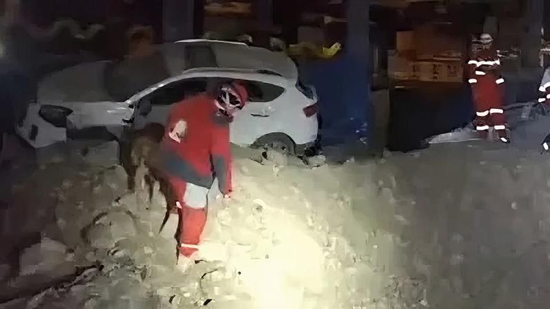 Explosões foram registradas em várias partes da cidade na noite de sábado