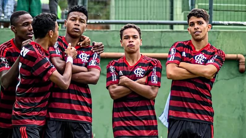 Sobrevivente do Ninho do Urubu, ex-Flamengo é anunciado na Série B