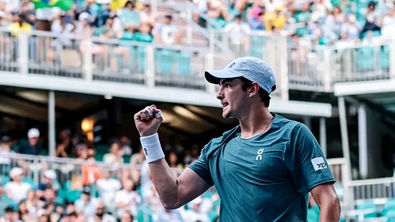 O brasileiro João Fonseca na estreia no Masters 1000 de Miami (Foto: Divulgação)