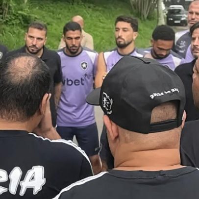 Organização vai ao CT do Botafogo e cobra atletas e diretoria