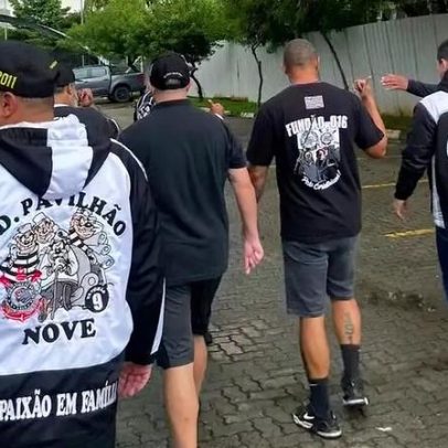 Torcida organizada do Corinthians vai ao CT cobrar elenco após derrota