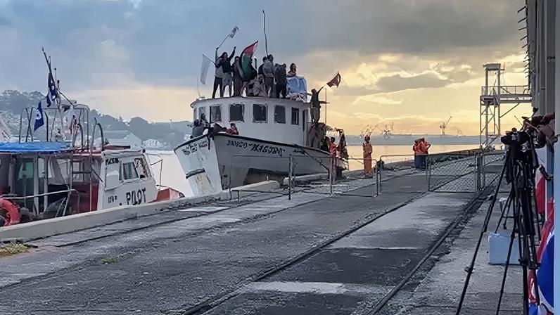 Ativistas chegam a Cuba com ajuda humanitária.