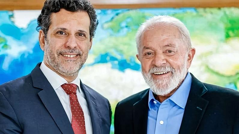 Brasília (DF), 30/03/2026 - FOTO DE ARQUIVO - Presidente da República, Luiz Inácio Lula da Silva, com Leonardo Barchini, novo ministro da Educação. Foto: Ricardo Stuckert/PR