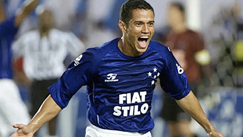 Cruzeiro 4 x 0 Vasco em Brasileirão 2002 com brilhos de Marcelo Ramos e Fábio Jr