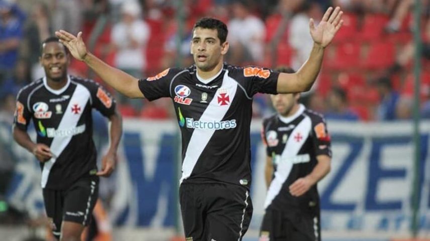 Vasco vence Cruzeiro por 3 a 0 no Brasileirão 2011 com hat-trick de Diego Souza