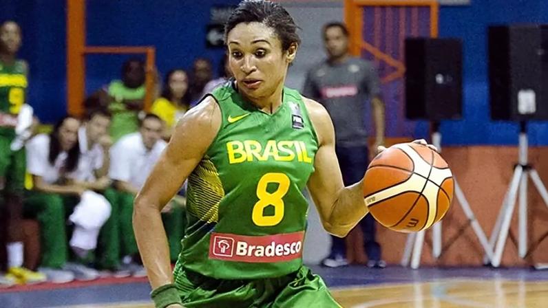 Iziane Marques, ex-capitã da Seleção Brasileira (Foto: Robson Neves/ CBB)