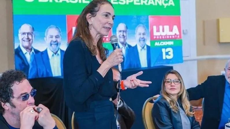 Ao lado de Casagrande, Janja e Lula: Isabel discursou na campanha do presidente eleito (Foto: Ricardo Stuckert)