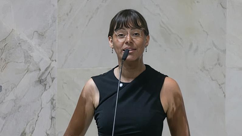 Deputada estadual Fabiana Bolsonaro na tribuna da Alesp (Assembleia Legislativa de São Paulo)