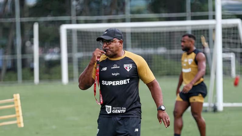 Roger Machado comandou treino do Tricolor nesta sexta-feira — Foto: Divulgação / São Paulo
