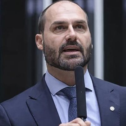 Moraes entrega provas contra Eduardo Bolsonaro para processo da PF