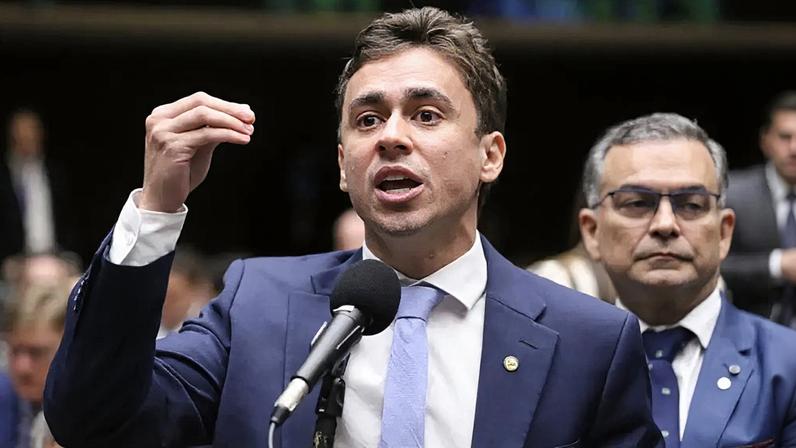 Deputado ironizou argumento governista de que participação de Flávio em ato na paulista seria campanha eleitoral antecipada. (Foto: Kayo Magalhães/Câmara dos Deputados)