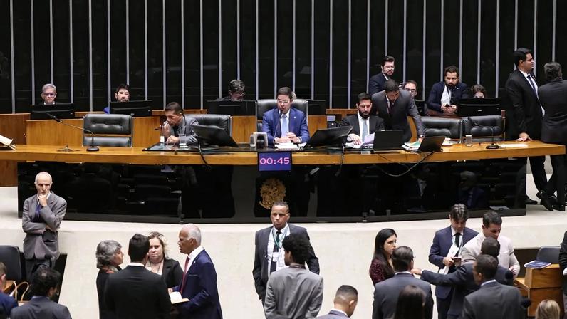 Sessão da Câmara dos Deputados do dia 3 de fevereiro de 2026. Parlamentares aprovaram o projeto que prevê punição para o crime de gerontocídio. Foto: Kayo Magalhães/Câmara dos Deputados