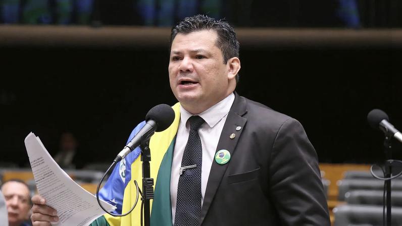 Deputado federal chamou comandante do Exército de "capacho de um ditador", em referência a Alexandre de Moraes. (Foto: Kayo Magalhaes/Câmara dos Deputados)
