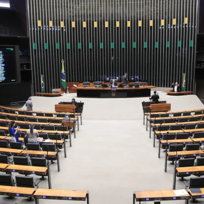 Motta fecha acordo; deputados terão folga para mudança de partido