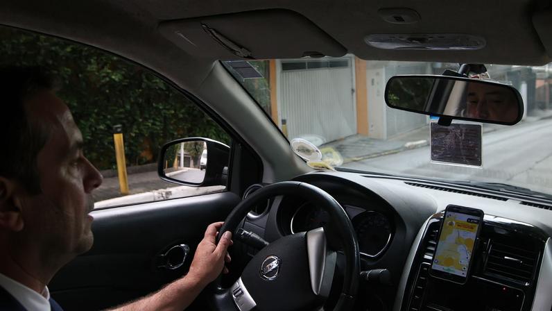 São Paulo (SP), 28/04/2023 - O motorista de aplicativo Jonas Ferreira fala sobre os prós e contras do trabalho autônomo. Foto: Rovena Rosa/Agência Brasil