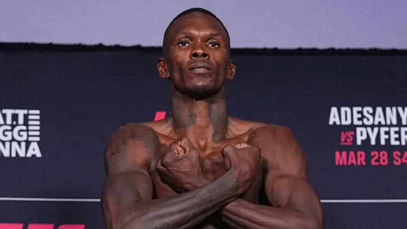 Israel Adesanya na pesagem do UFC Seattle (Foto: Reprodução/Instagram/UFC)
