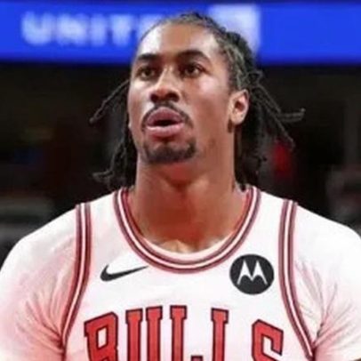 Time da NBA dispensa jogador após comentários homofóbicos