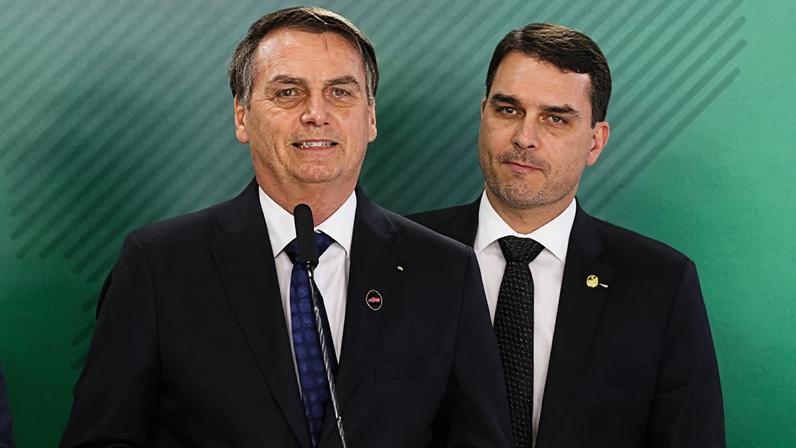 Jair Bolsonaro e Flávio Bolsonaro