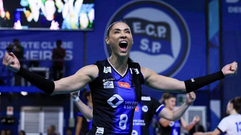 Comemoração de Jaqueline durante a vitória do Pinheiros na semifinal da Superliga B