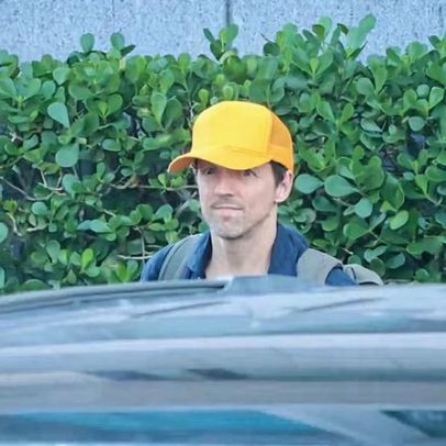 Jason Mraz repete look de São Paulo ao desembarcar no Rio