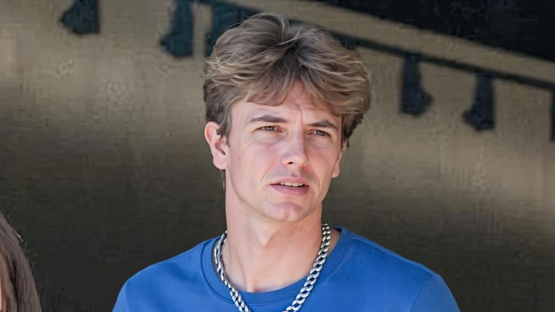 Caçula de Britney Spears é visto com namorada após detenção da cantora