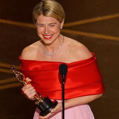 Jessie Buckley vence Oscar de Melhor Atriz por Hamnet