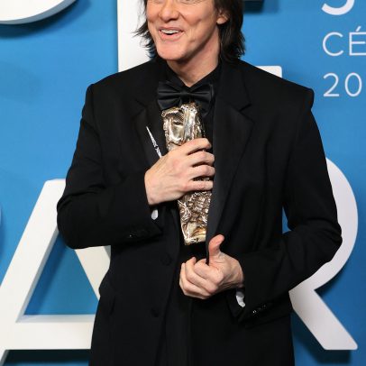 Jim Carrey rebate teorias de clone sobre aparência irreconhecível