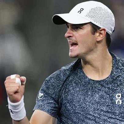 Meligeni orienta João Fonseca antes do duelo com Alcaraz