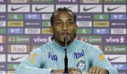 João Pedro reage após falha de Ancelotti na convocação