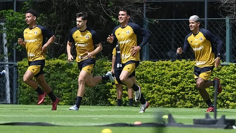 Jogadores do São Paulo em treino no CT da Barra Funda