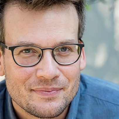 Novo romance ficcional de John Green chega ao Brasil após 9 anos