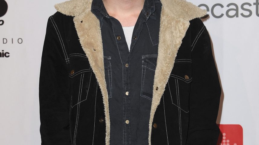 Cantor de música country cancela turnê após declaração sobre mal-estar mental