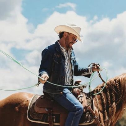 Música country de Cowboy volta a estar em alta, aponta Josh Weathers