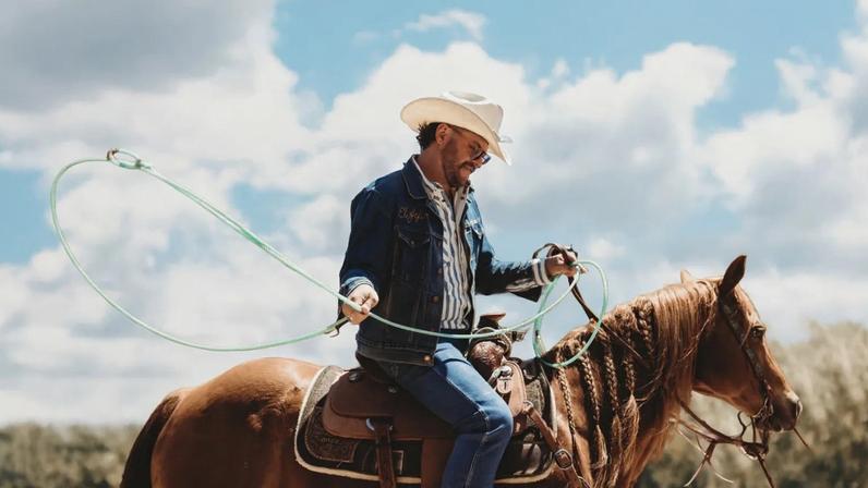Música country de Cowboy volta a estar em alta, aponta Josh Weathers