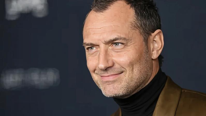 Ator britânico Jude Law durante evento em 2022