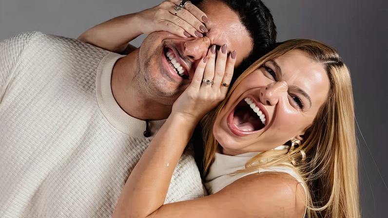 Júlia Vieira revela gravidez e afirma que promessa se cumpriu