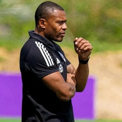 São Paulo analisa Júlio Baptista para treinador do Sub-20