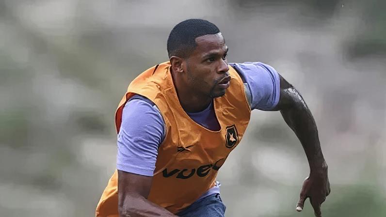 Júnior Santos está de volta ao Botafogo e deve estrear contra o Flamengo, neste sábado (14).