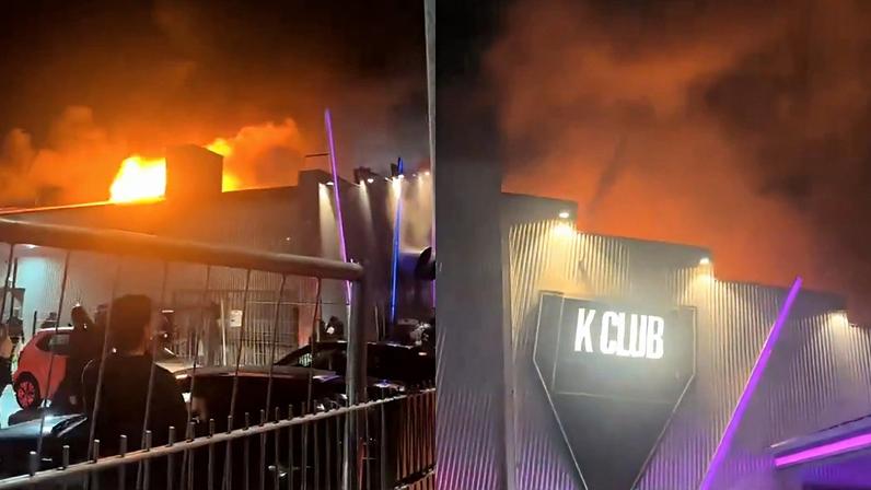 Incêndio de grandes proporções destrói boate na Alemanha